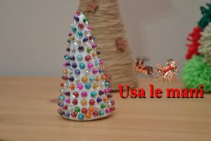 cono di polistirolo con spille e pilettes