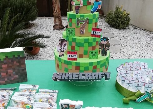 torta scenografica tema minecraft